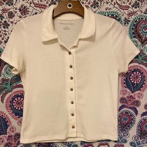 white button town tee with brown buttons